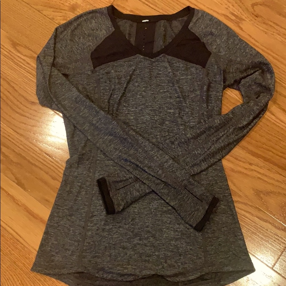 Lululemon size 4 long sleeve top grey and black